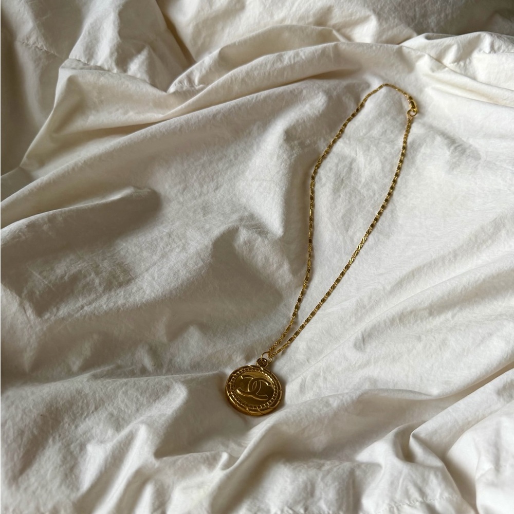 Large Chanel Pendant Necklace - Picture 4 of 16
